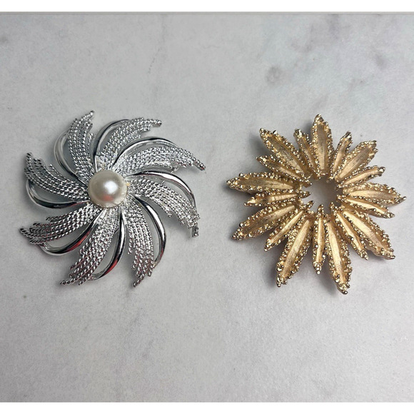 Vintage Starburst Swirl Brooches Gold & Silver Tone Pearl Avon Sarah Coventry - Picture 4 of 11
